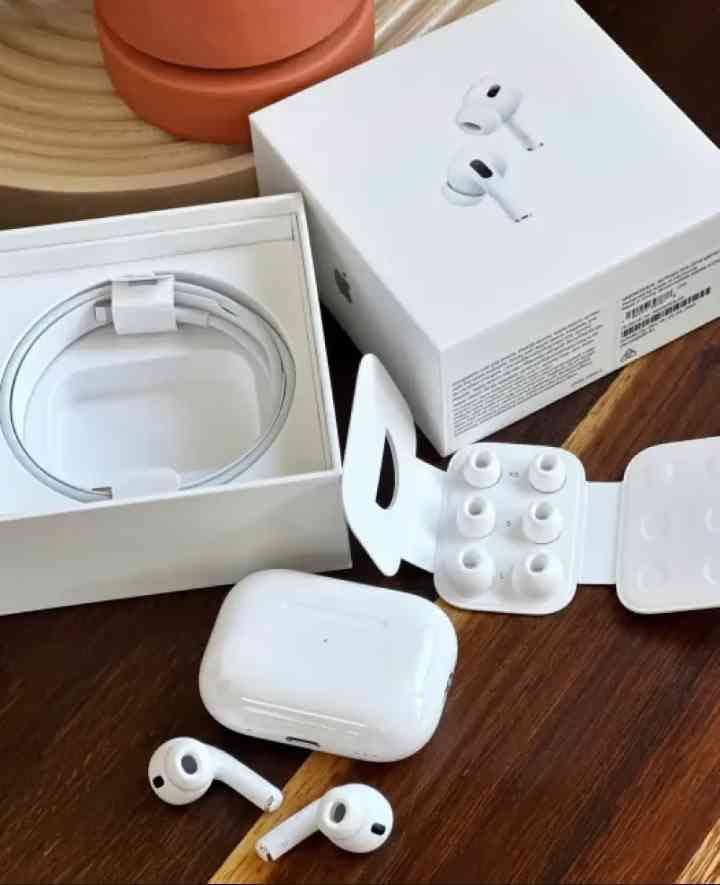 Apple AirPods Pro (2nd Gen) সাদা